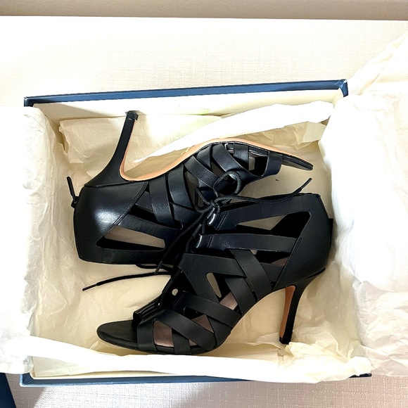 Pour La Victoire Camila Lattice Sandal - Polished Leather - Size 8M - Black - Picture 2 of 8